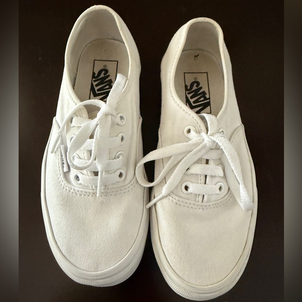 Vans Unisex Lace up Athletic Sneakers in White USM4/USW5.5-M4